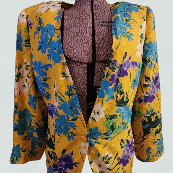 Amazing Vintage 1980's Valentino "Miss V" 2-Piece Floral Silk Skirt Suit - Picture 4 of 16